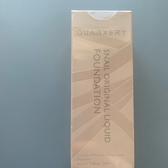 Snail Liquid Moisturizing Holding Foundation Walnut 201MD NWT - Picture 3 of 7